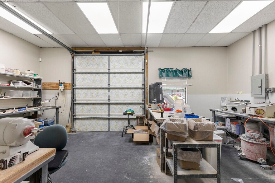 More Photos Of 1237 Lady Marion Ln, Dunedin Office For Lease