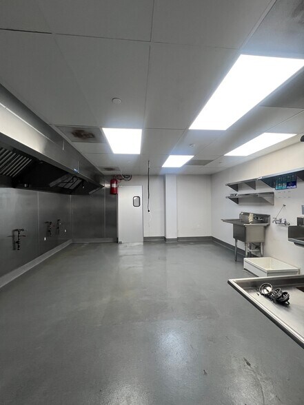 More Photos Of 219 Ave I, Redondo Beach Storefront For Lease