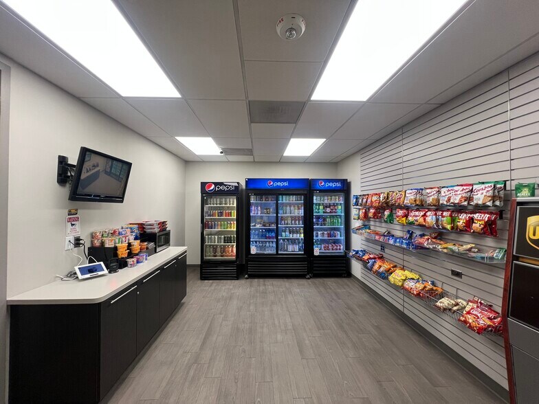 More Photos Of 5600 New King Dr, Troy Medical For Lease