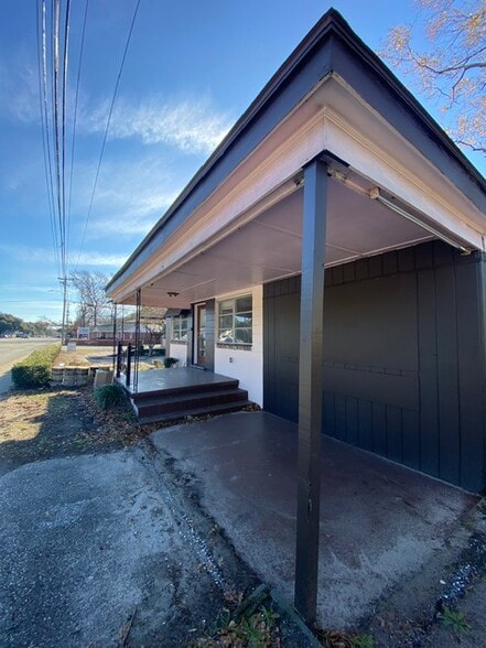 More Photos Of 1617 Ashley River Rd, Charleston Freestanding For Lease