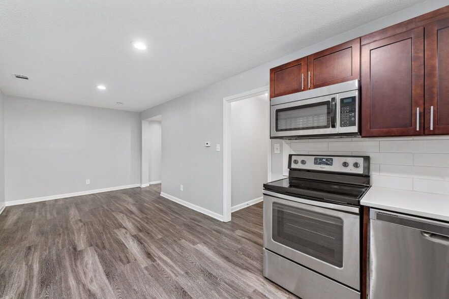 More Photos Of 706 E 139th St, Kansas City Apartments For Sale