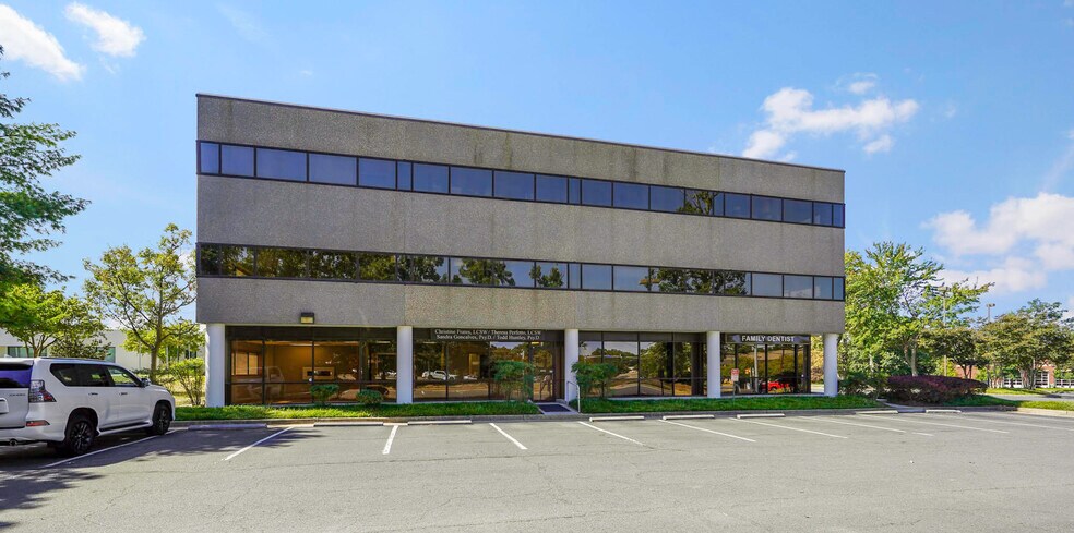 More Photos Of 131 Elden St, Herndon Medical For Lease