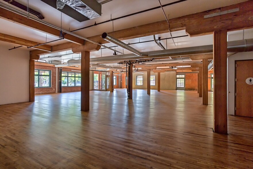 More Photos Of 448 W Market St, San Diego Office For Lease