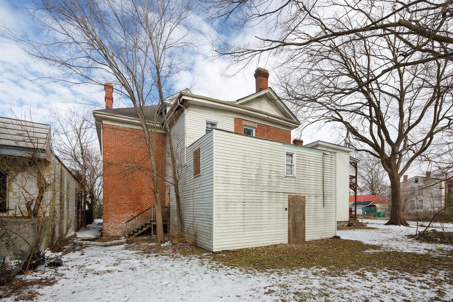 More Photos Of 716 W Washington St, Petersburg Multifamily For Sale