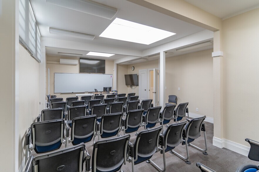 More Photos Of 416-420 15th St, Oakland Storefront For Sale