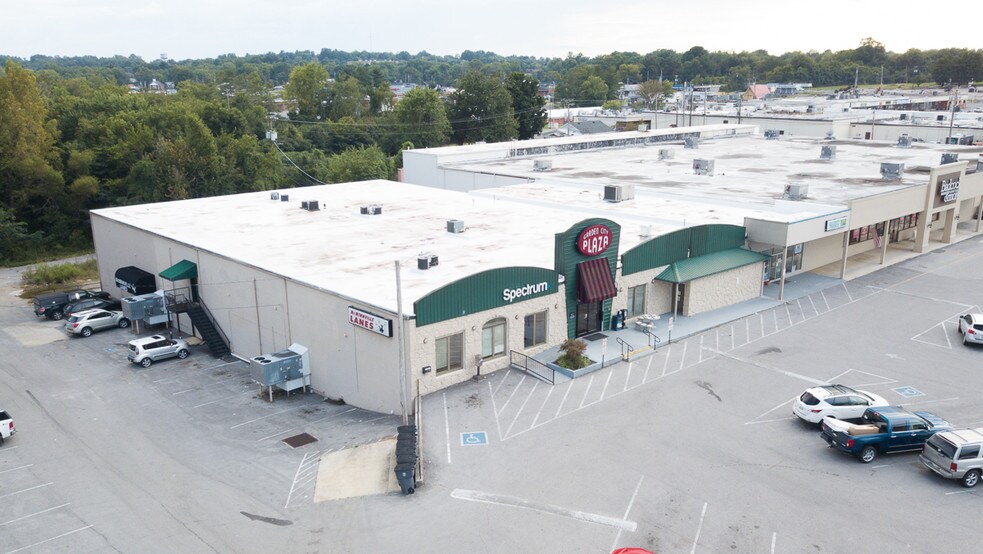 More Photos Of 200 Hobson St, McMinnville Storefront For Lease