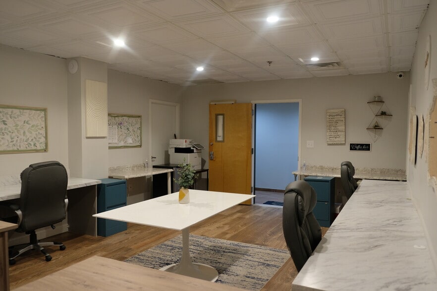 More Photos Of 8 Johnson St, Staten Island Storefront Retail Office For Lease