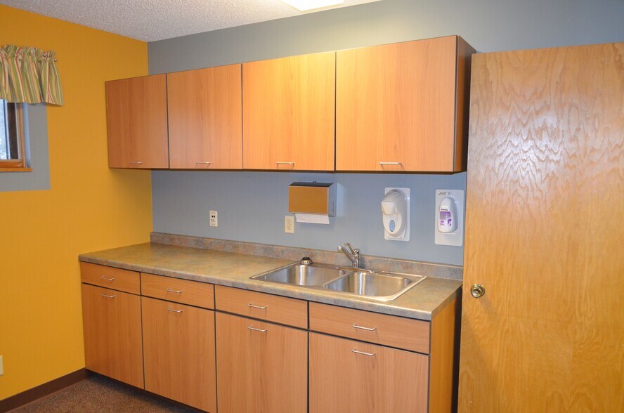 More Photos Of 9 Birch St NE, Remer Medical For Sale