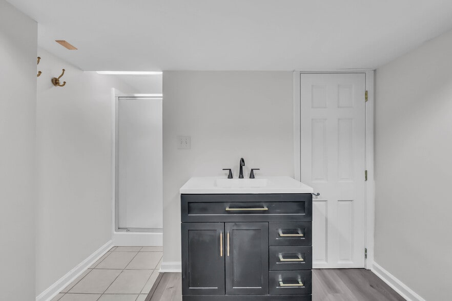 More Photos Of 1543 Madison St, Clarksville Specialty For Sale