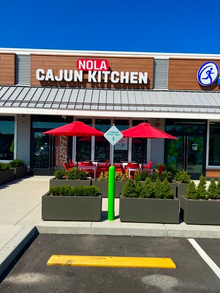 More Photos Of 380 Maple Ave, Shrewsbury Unknown For Lease