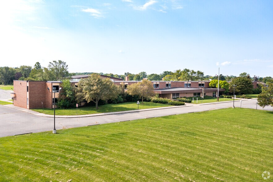 More Photos Of 15601 Northline Rd, Southgate Schools For Sale