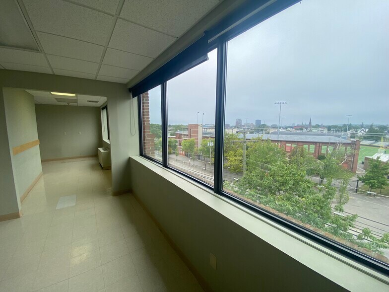 More Photos Of 228 Maple St, Manchester Office For Sale