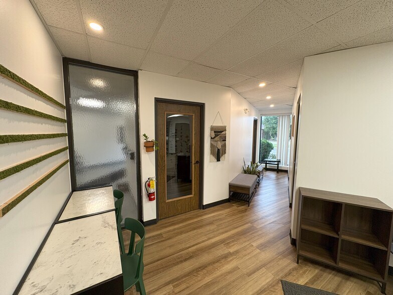 More Photos Of 600 N First Bank Dr, Palatine Office For Lease