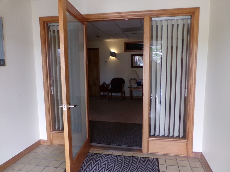 More Photos Of 401 Gilford Ave, Gilford Medical For Lease