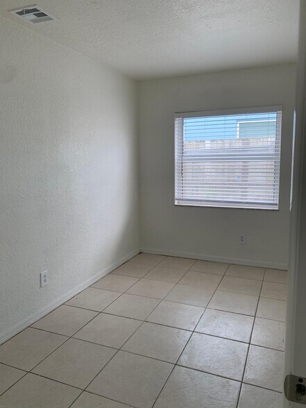 More Photos Of 1634 W 26th Ct, Riviera Beach Apartments For Sale
