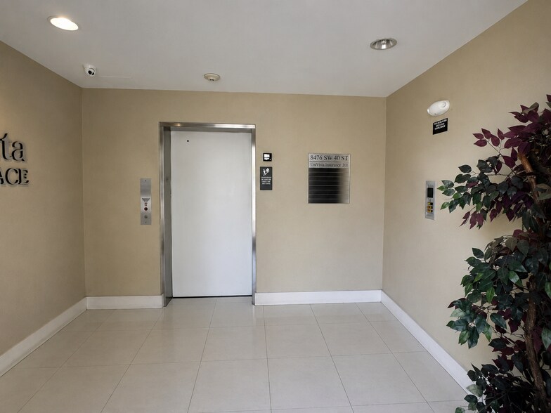 More Photos Of 8476 SW 40th St, Miami Storefront Retail Office For Lease