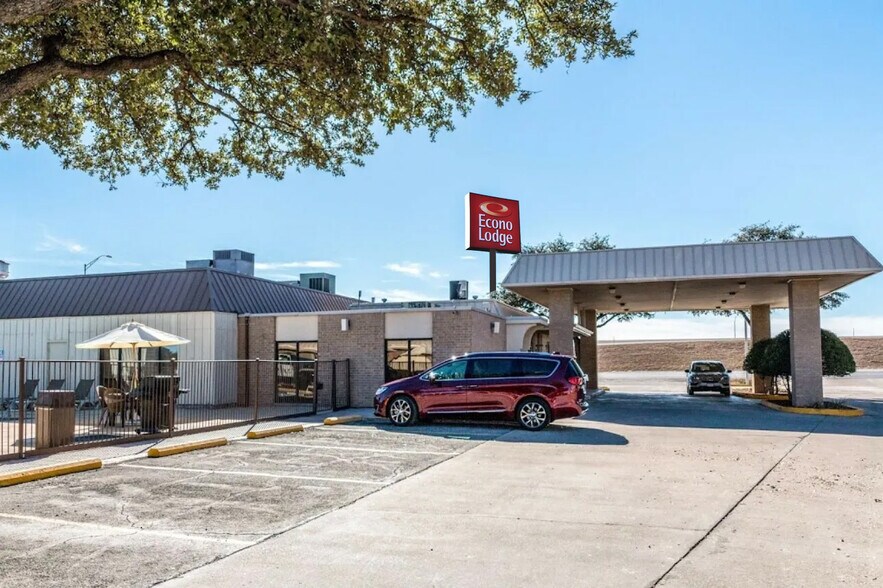 More Photos Of 1312 N Service Rd, Sonora Hotel For Sale