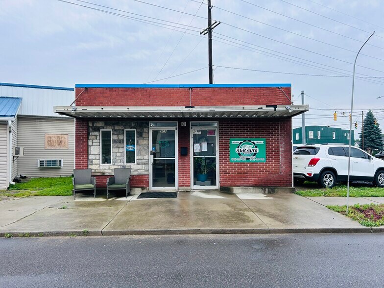 Primary Photo Of 802 W Western Ave, Connersville Auto Dealership For Sale