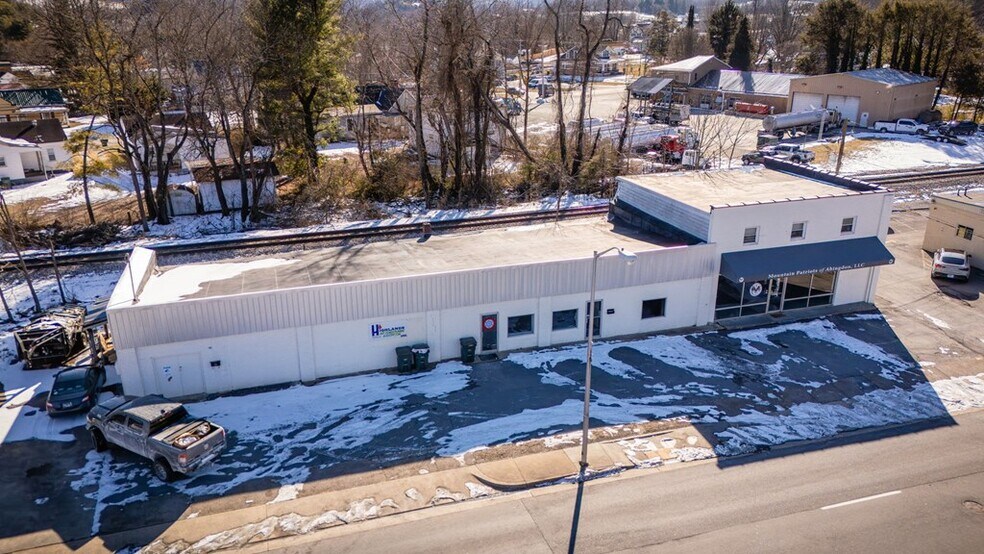 More Photos Of 560 W Main St, Abingdon Storefront For Lease