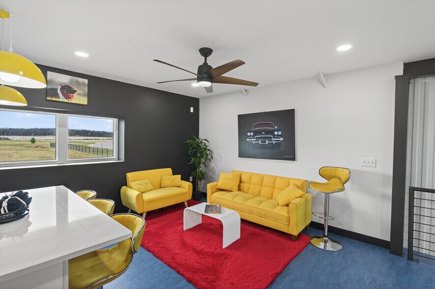 More Photos Of 663 Valerie Ave, Hudson Specialty For Sale