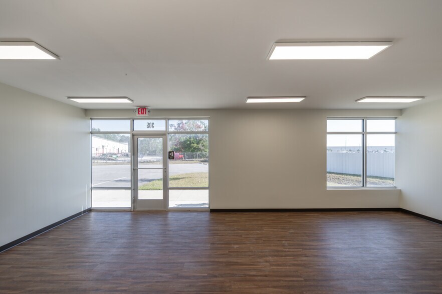 More Photos Of 440 Dundas Dr, Jacksonville Unknown For Lease