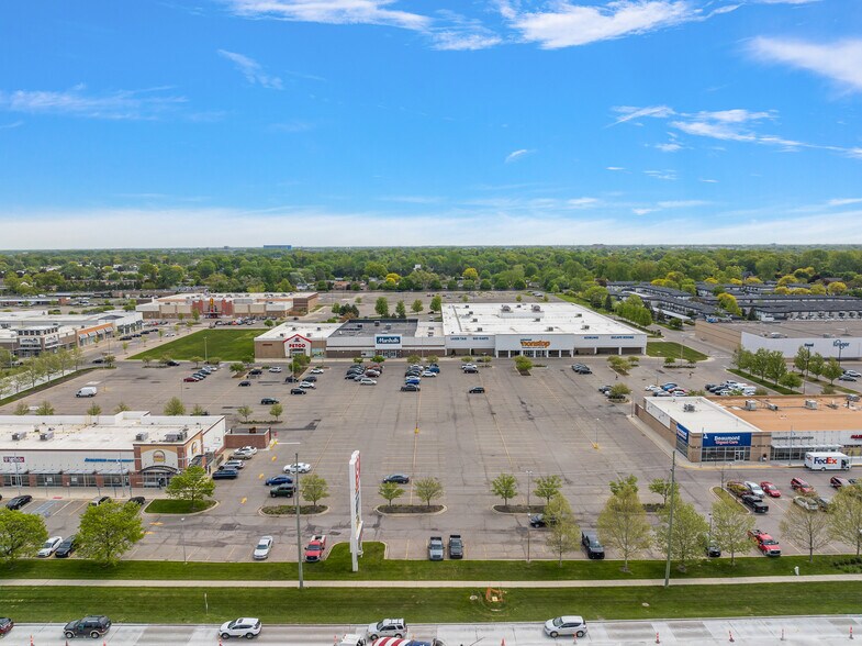 More Photos Of 28200-28250 Dequindre Rd, Warren Supermarket For Sale