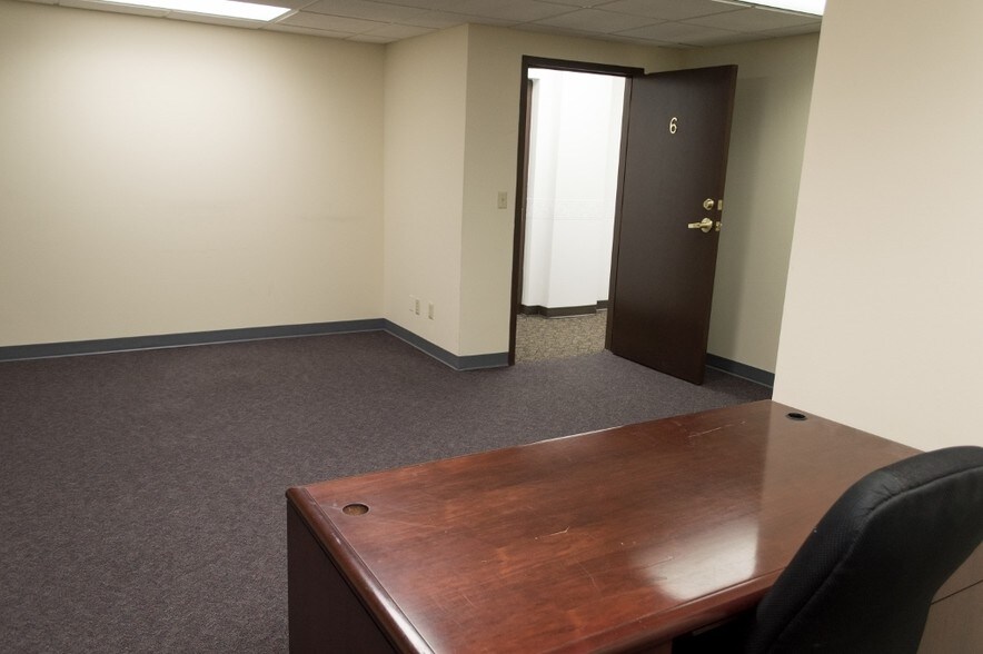 More Photos Of 106 W Wilson St, Batavia Office For Lease