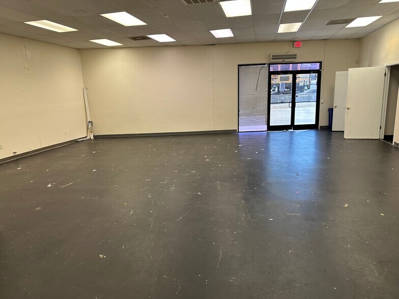 More Photos Of 10444-10458 Sentinel St, San Antonio Flex For Lease