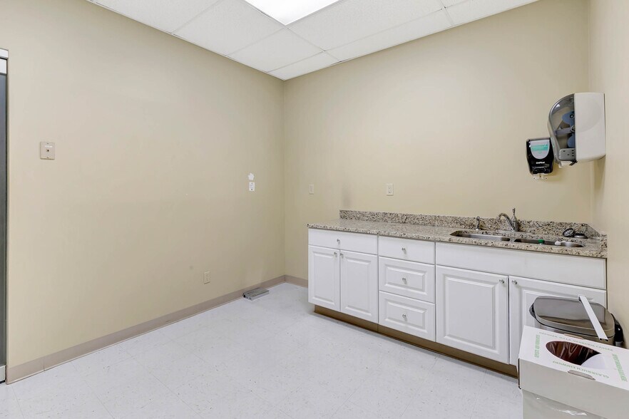 More Photos Of 3720 Amnicola Hwy, Chattanooga Unknown For Lease