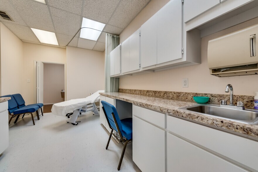 More Photos Of 912 Wright St, Arlington Medical For Sale