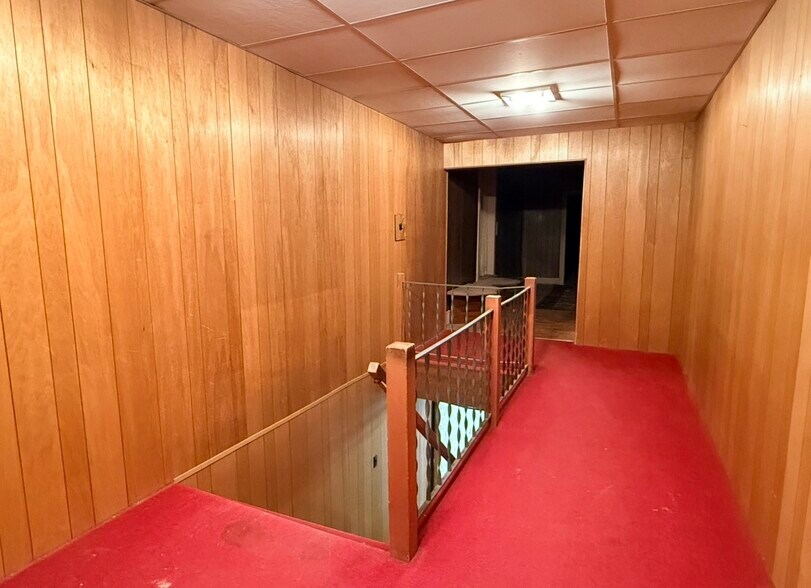 More Photos Of 130 E Main St, Marion Storefront For Sale