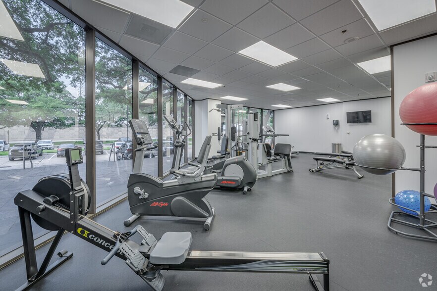 More Photos Of 333 N Sam Houston Pky E, Houston Office For Lease