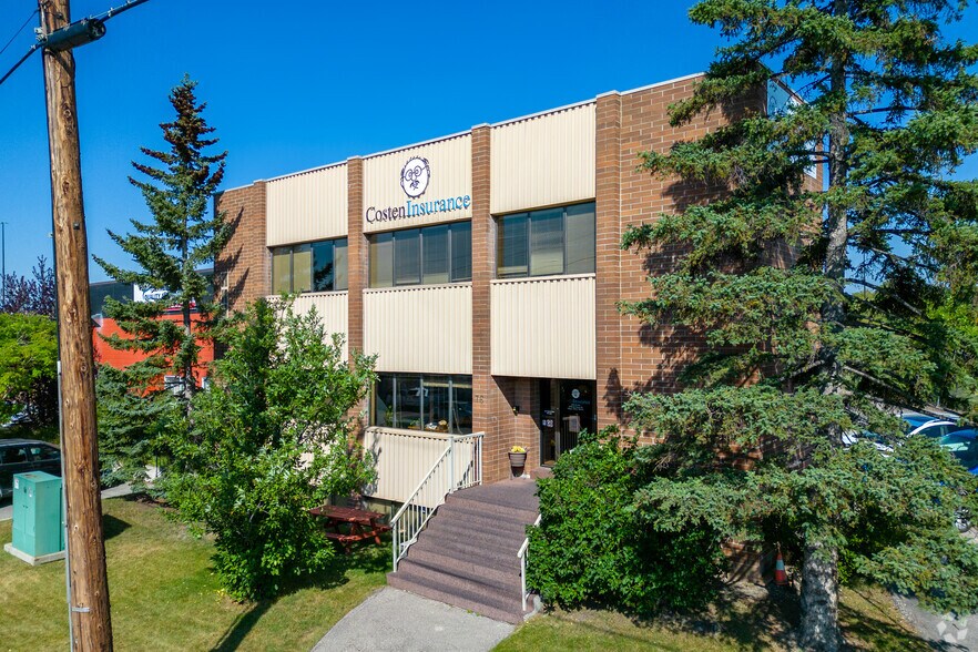 More Photos Of 76 Skyline Cres NE, Calgary Office For Sale