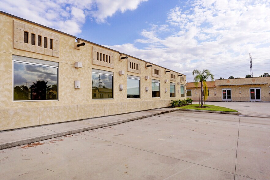 More Photos Of 25329 Budde Rd, The Woodlands Unknown For Lease