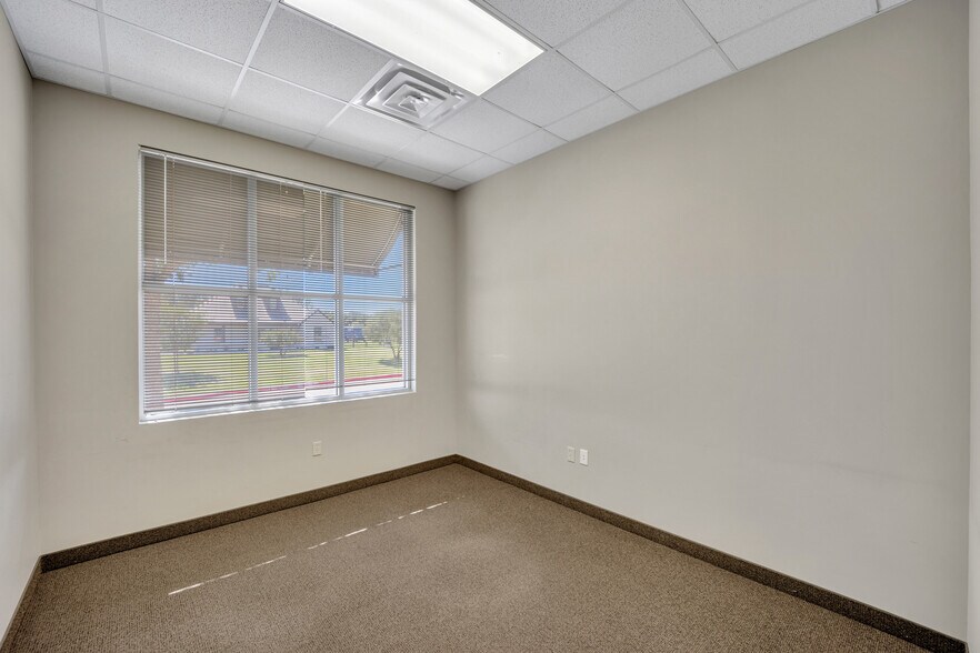 More Photos Of 1804 Owen Ct, Mansfield Light Distribution For Lease
