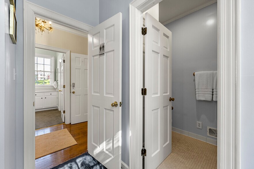 More Photos Of 132 E College St, Griffin Hospitality For Sale