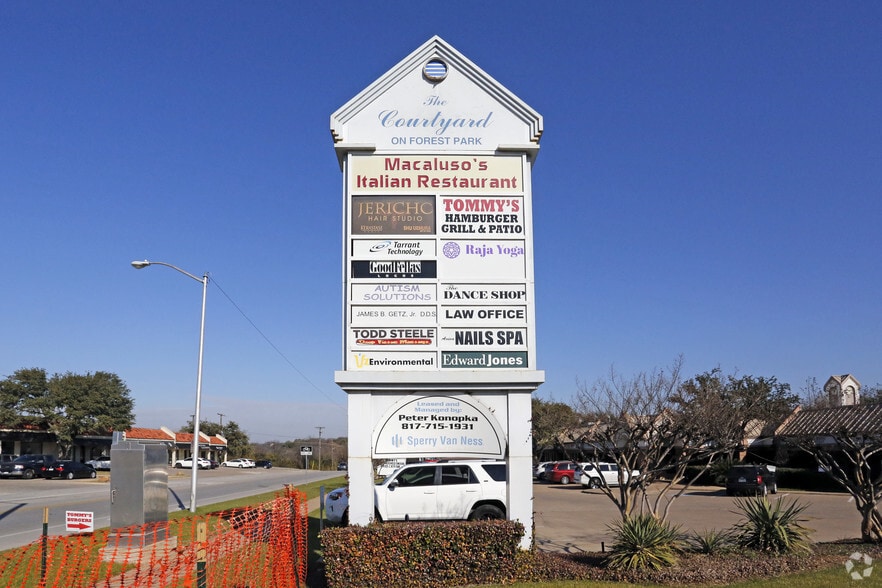 More Photos Of 2441-2485 Forest Park Blvd, Fort Worth Storefront Retail Office For Lease
