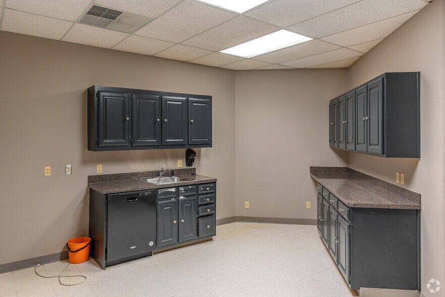More Photos Of 12200 N Stemmons Fwy, Farmers Branch Unknown For Lease