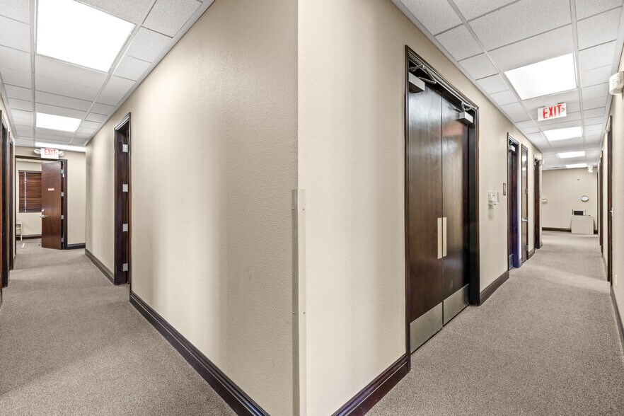 More Photos Of 7836 W Sahara Ave, Las Vegas Office For Sale