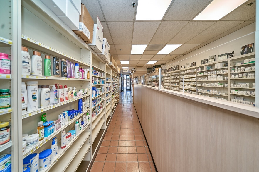 More Photos Of 8737 Beverly Blvd, West Hollywood Medical For Sale