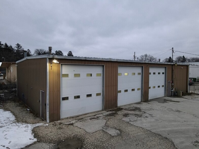 More Photos Of 3400 W Kiehnau Ave, Milwaukee Light Distribution For Lease