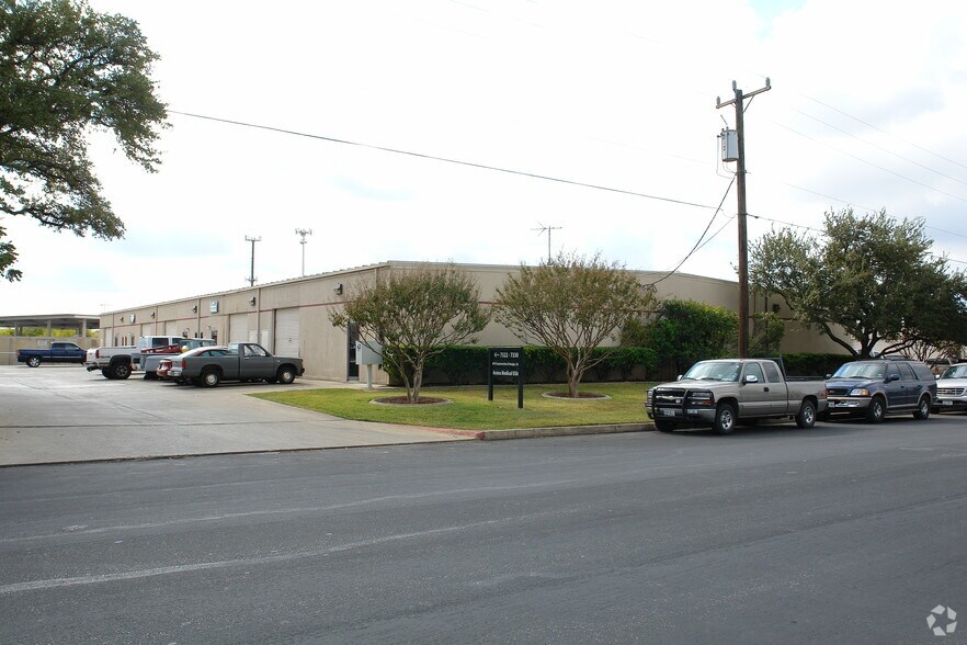 More Photos Of 7342-7360 Reindeer Trl, San Antonio Unknown For Lease