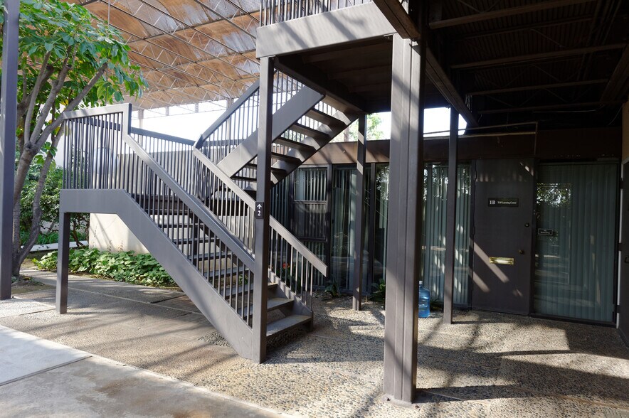 More Photos Of 1414 S Fair Oaks Ave, South Pasadena Loft Creative Space For Lease