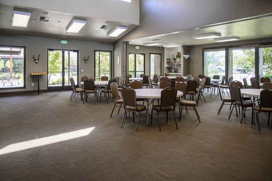 More Photos Of 19920 1st St, Hilmar Restaurant For Lease