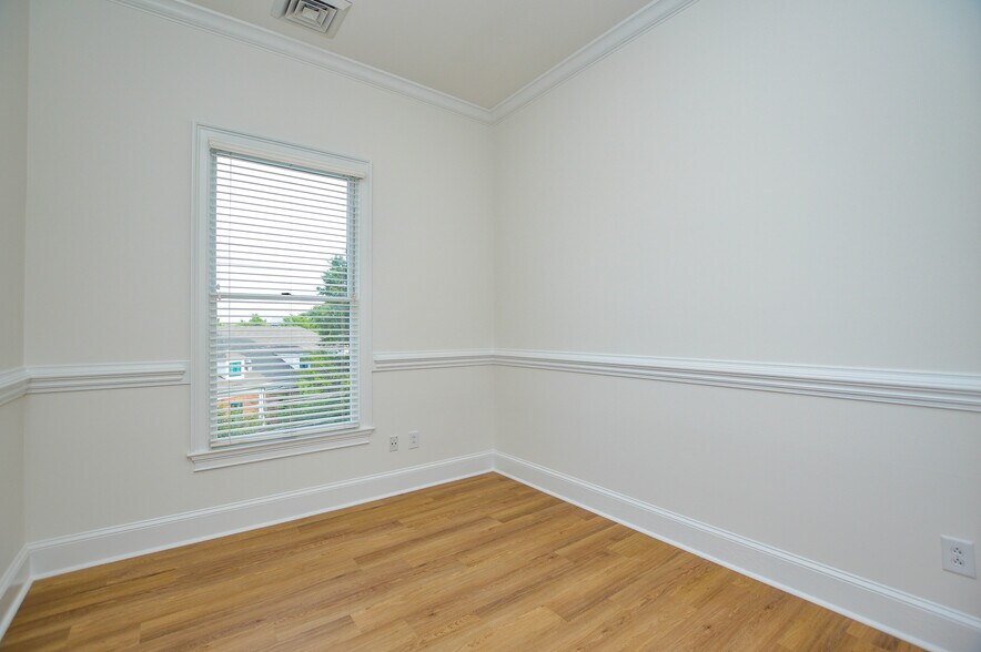 More Photos Of 21000 Torrence Chapel Rd, Cornelius Office Residential For Lease