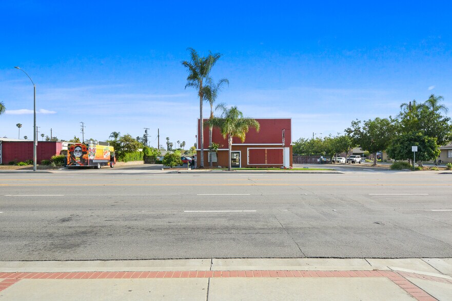 More Photos Of 1826 W Chapman Ave, Orange Freestanding For Sale