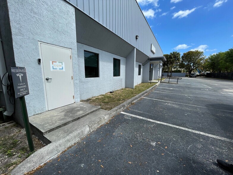 More Photos Of 3413 SW 14th St, Deerfield Beach Warehouse For Lease