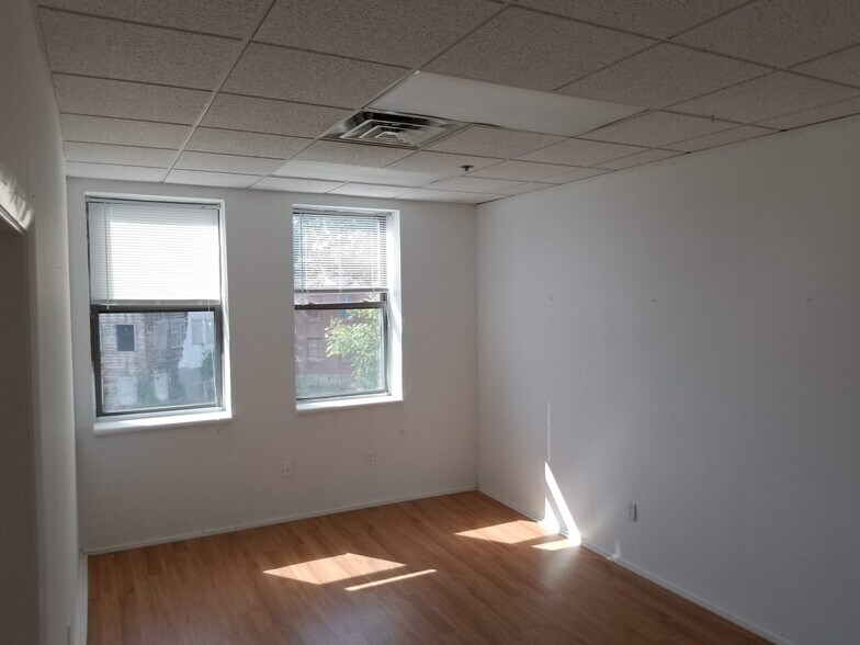 More Photos Of 50 Grove St, Salem Office For Sale