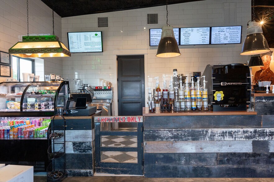 More Photos Of 609 Avenue H, Shallowater Auto Repair For Sale