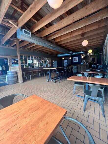 More Photos Of 5013-5027 NE 42nd Ave, Portland Freestanding For Sale